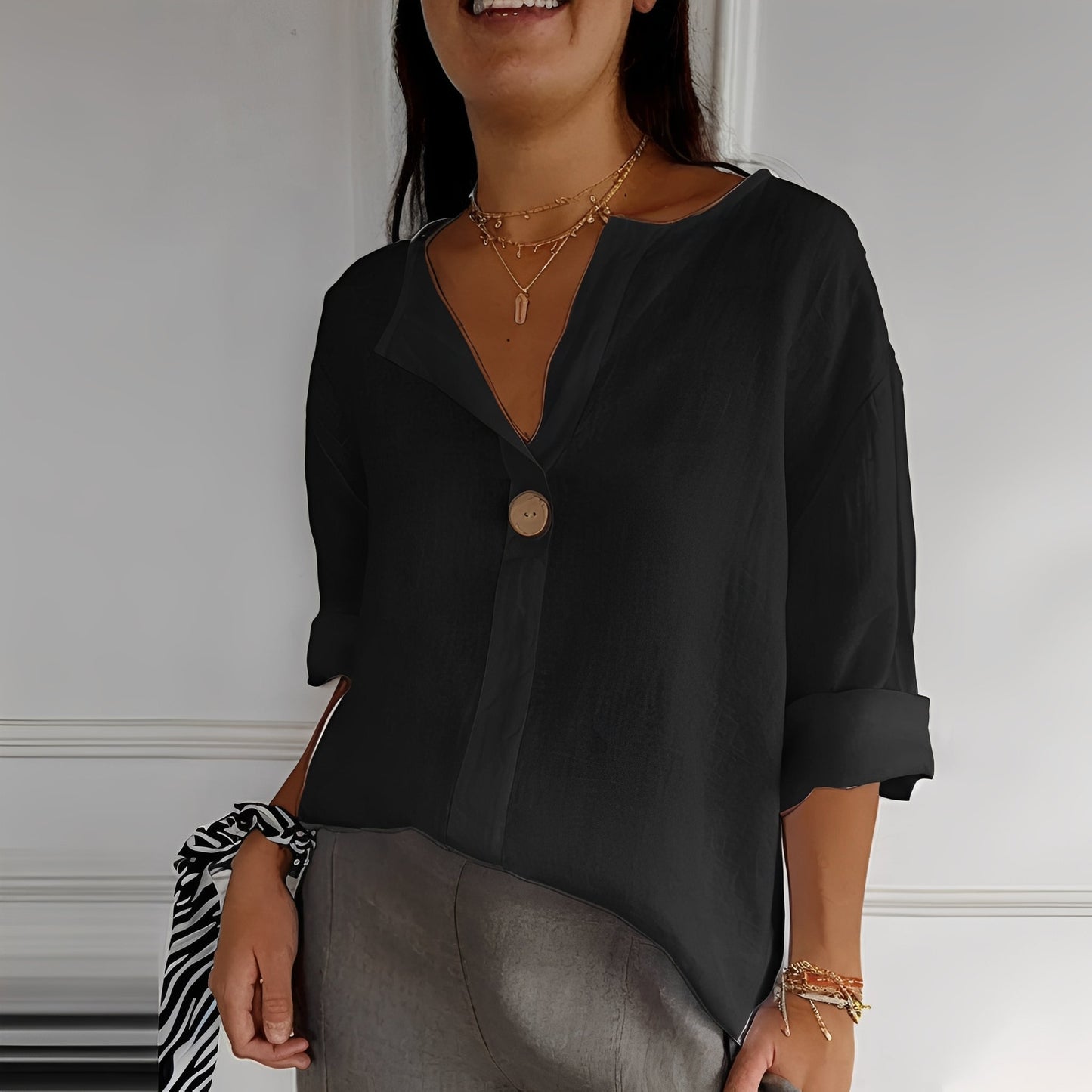 Noémie - Let bluse med V-hals til kvinder