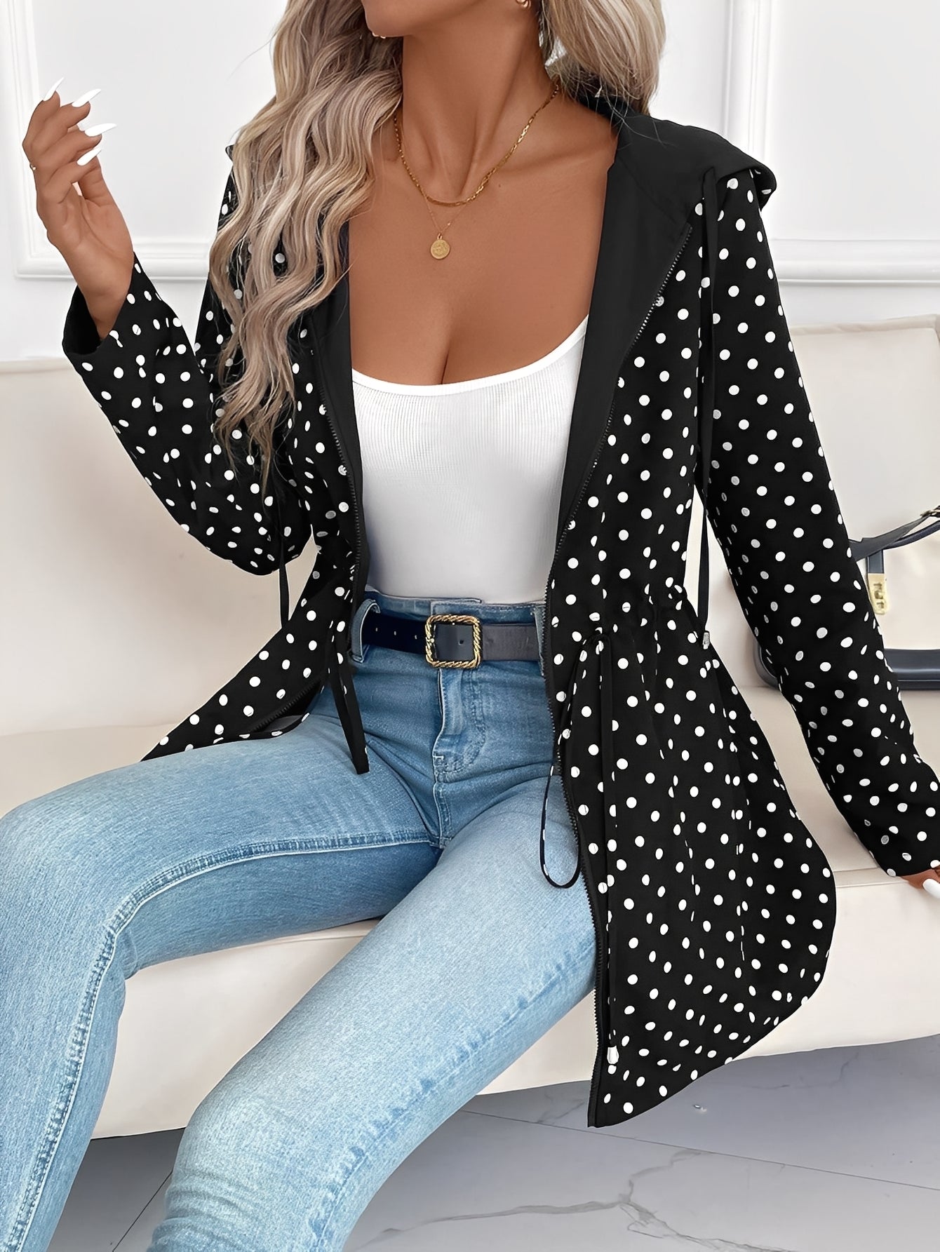 Jennelle - Stilfuld vendbar jakke med hætte til damer