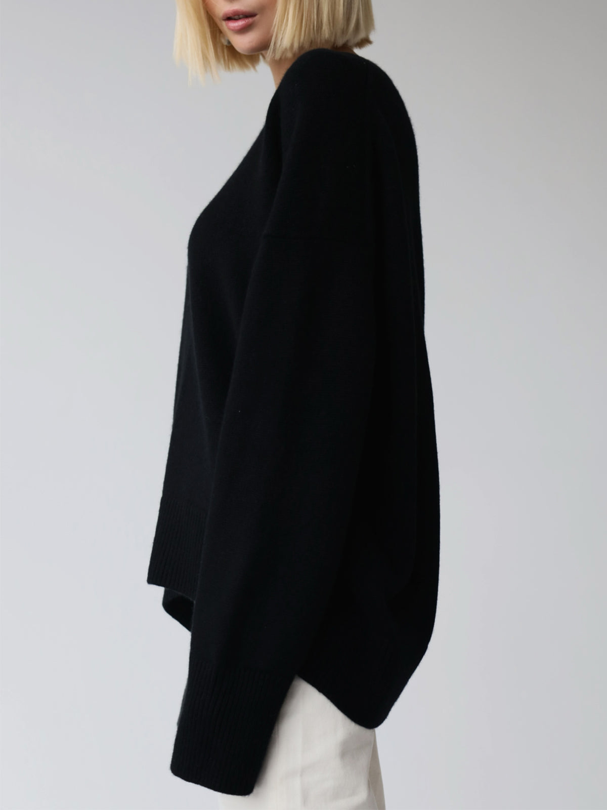 Amara – Oversized Pullover „Zuckerwatte“