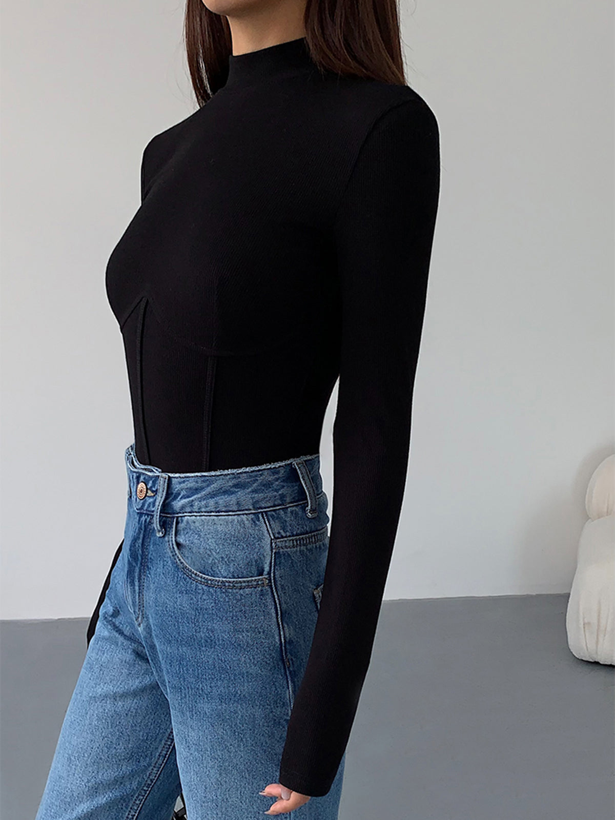 Nelia – Slim T-Shirt med Ståkrave