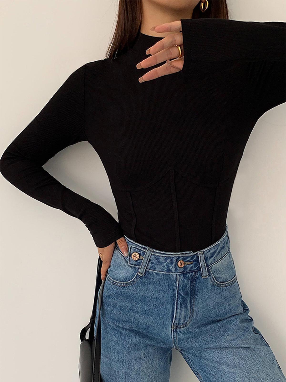 Nelia – Slim T-Shirt med Ståkrave