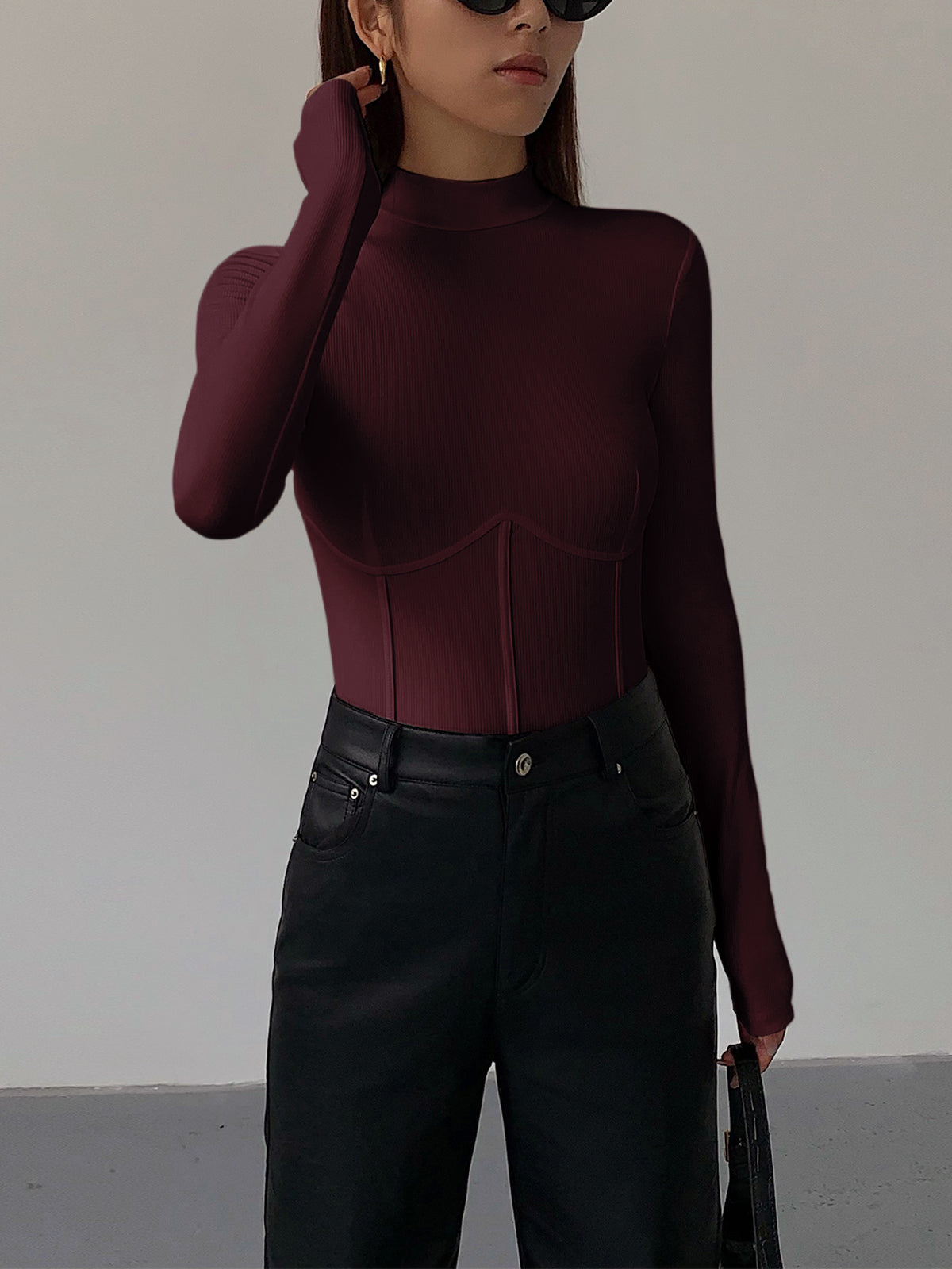 Nelia – Slim T-Shirt med Ståkrave