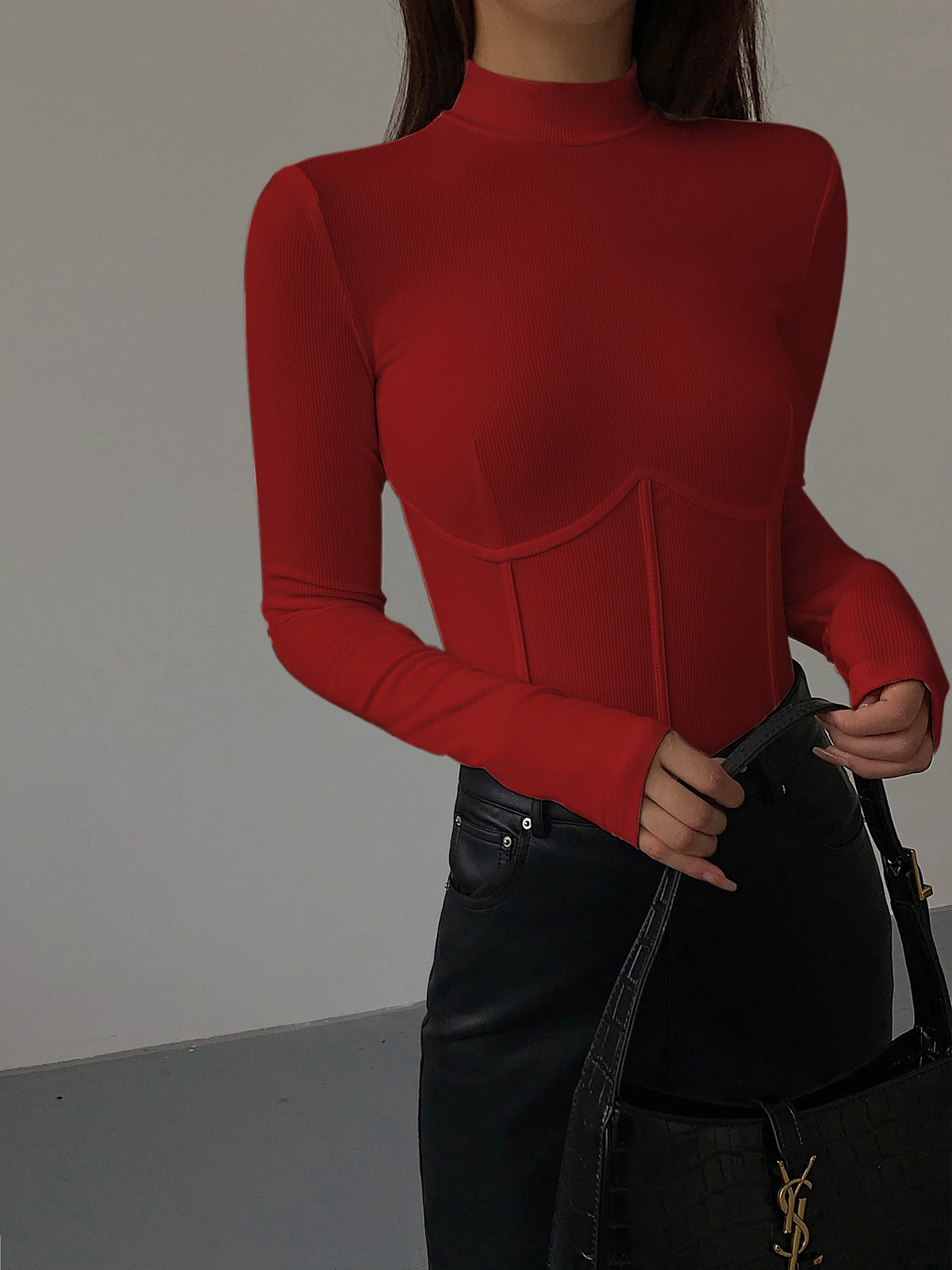Nelia – Slim T-Shirt med Ståkrave