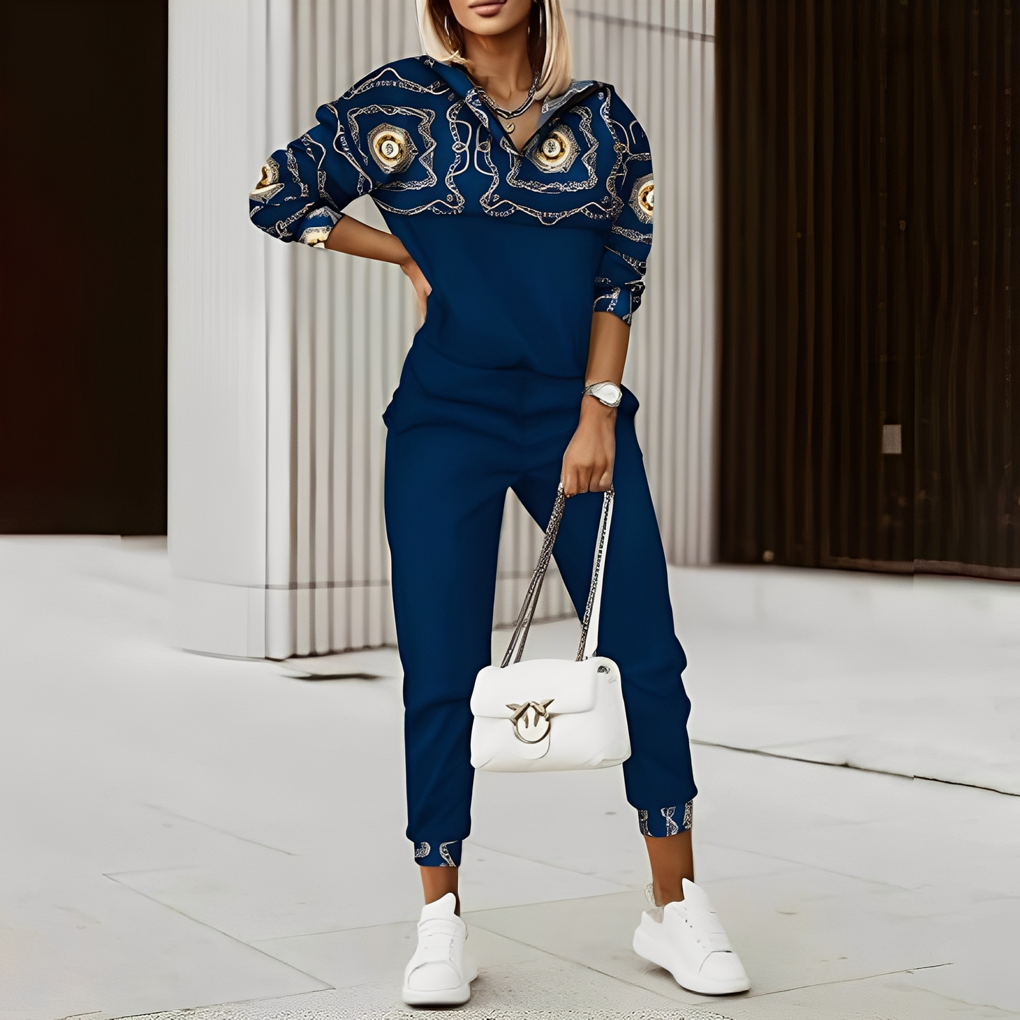 Hollie - Stilfuld træningsdragt med lynlås til damer