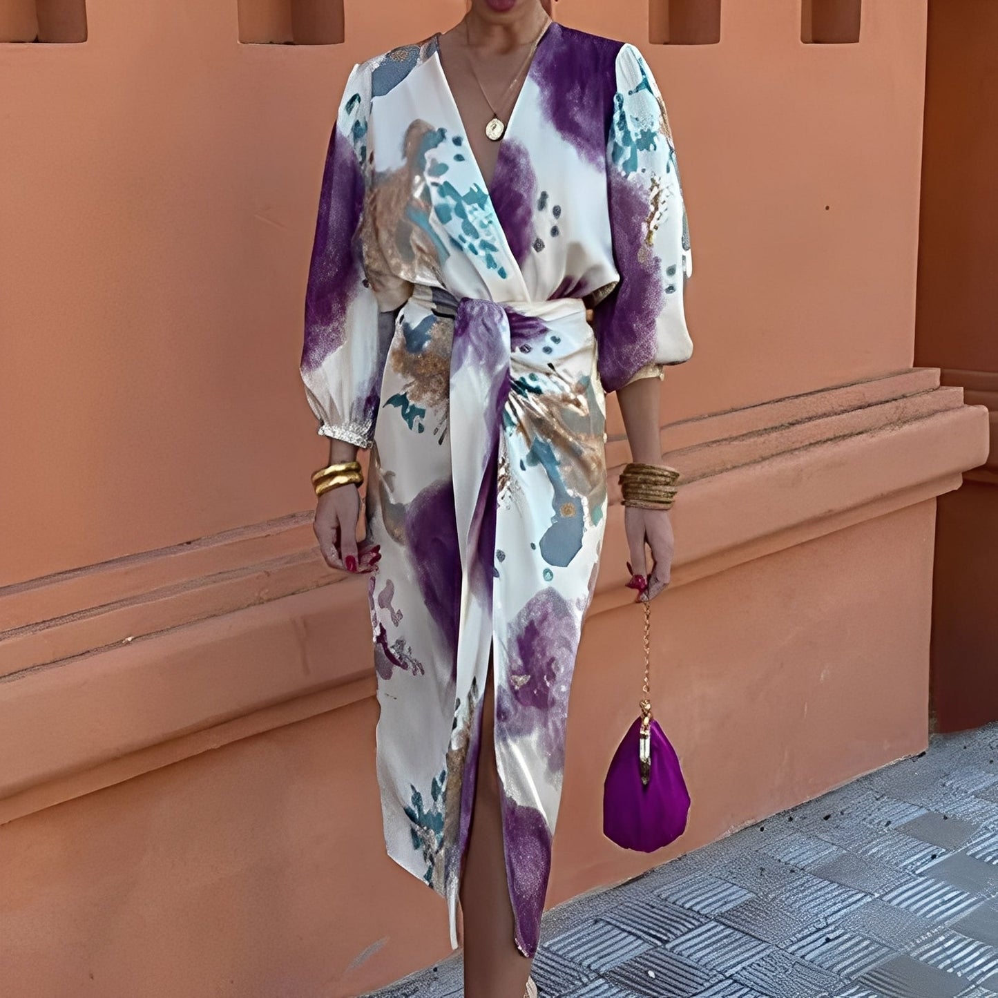 Éva - Elegant kjole med V-hals til kvinder