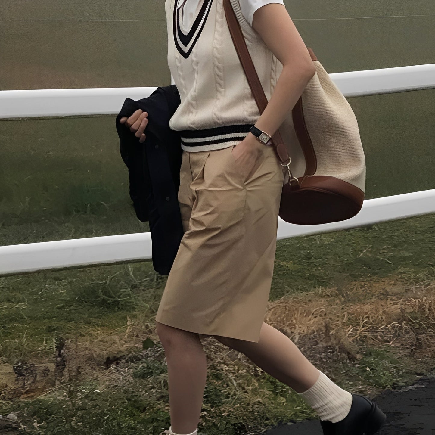 Leona - Klassisk strikvest med V-hals til damer