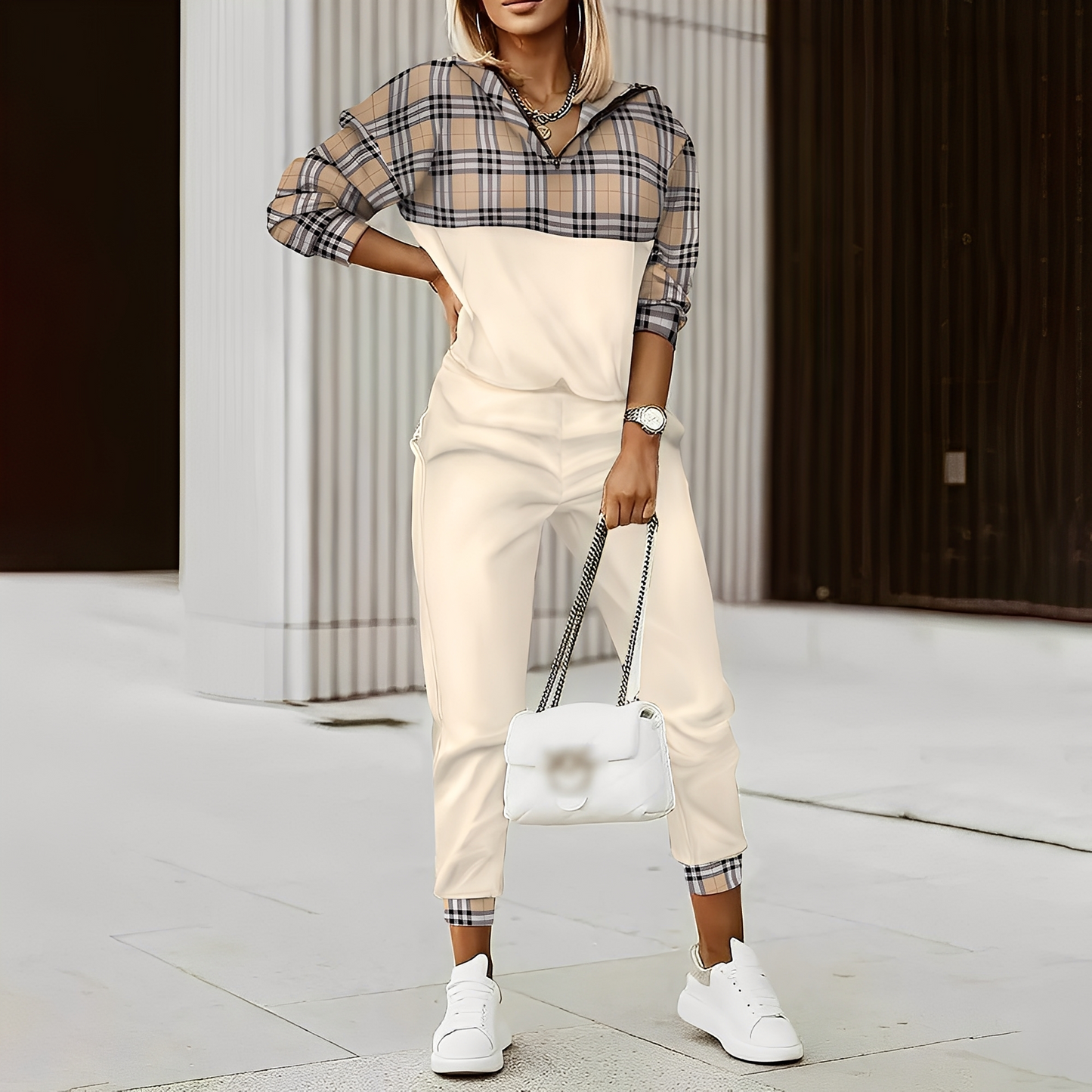 Hollie - Stilfuld træningsdragt med lynlås til damer