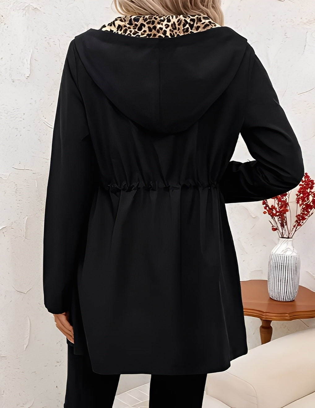 Jennelle - Stilfuld vendbar jakke med hætte til damer