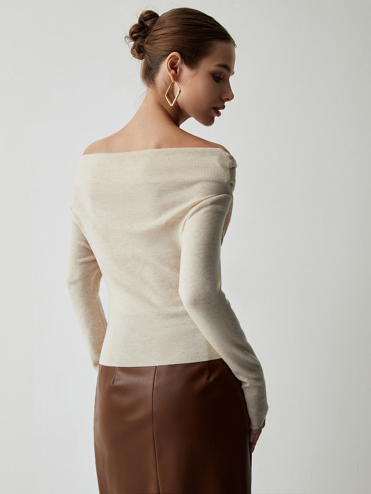 Yasmin – Off-Shoulder Striktop