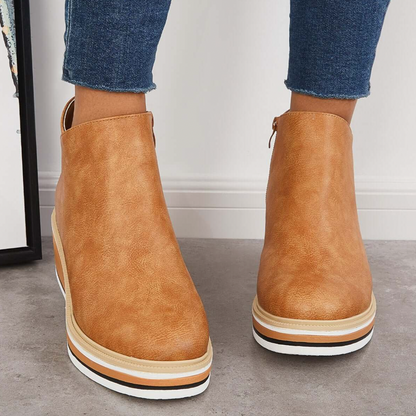 Mari Stella – Stilfulde Læderstøvler med Dekorative Syninger