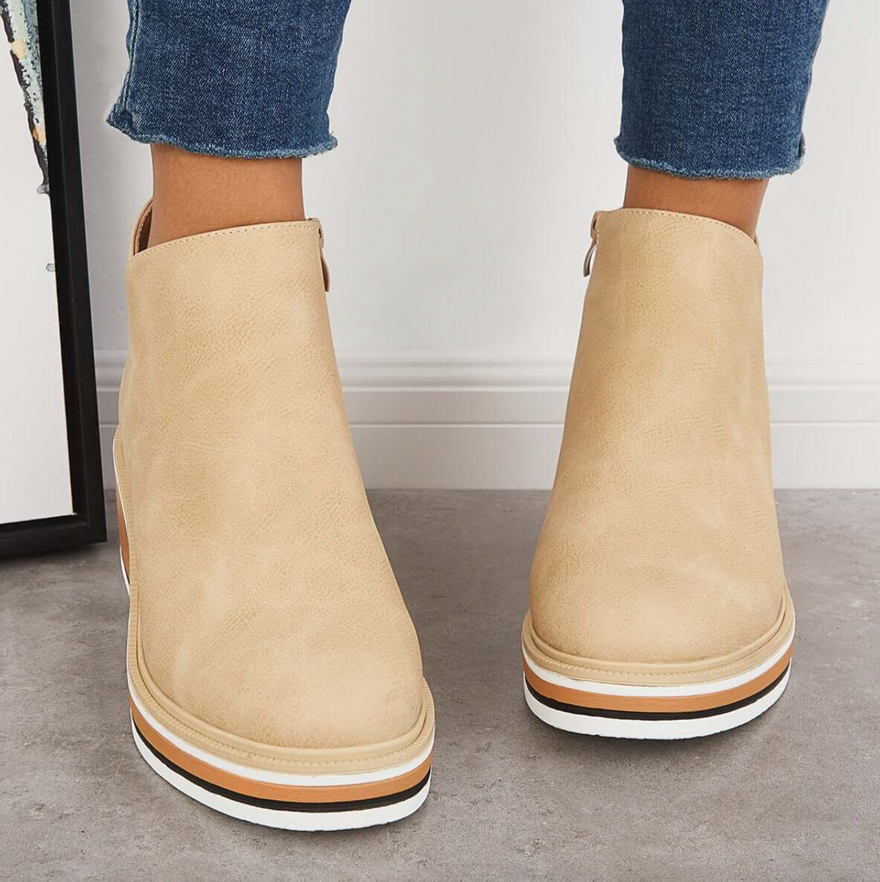 Mari Stella – Stilfulde Læderstøvler med Dekorative Syninger