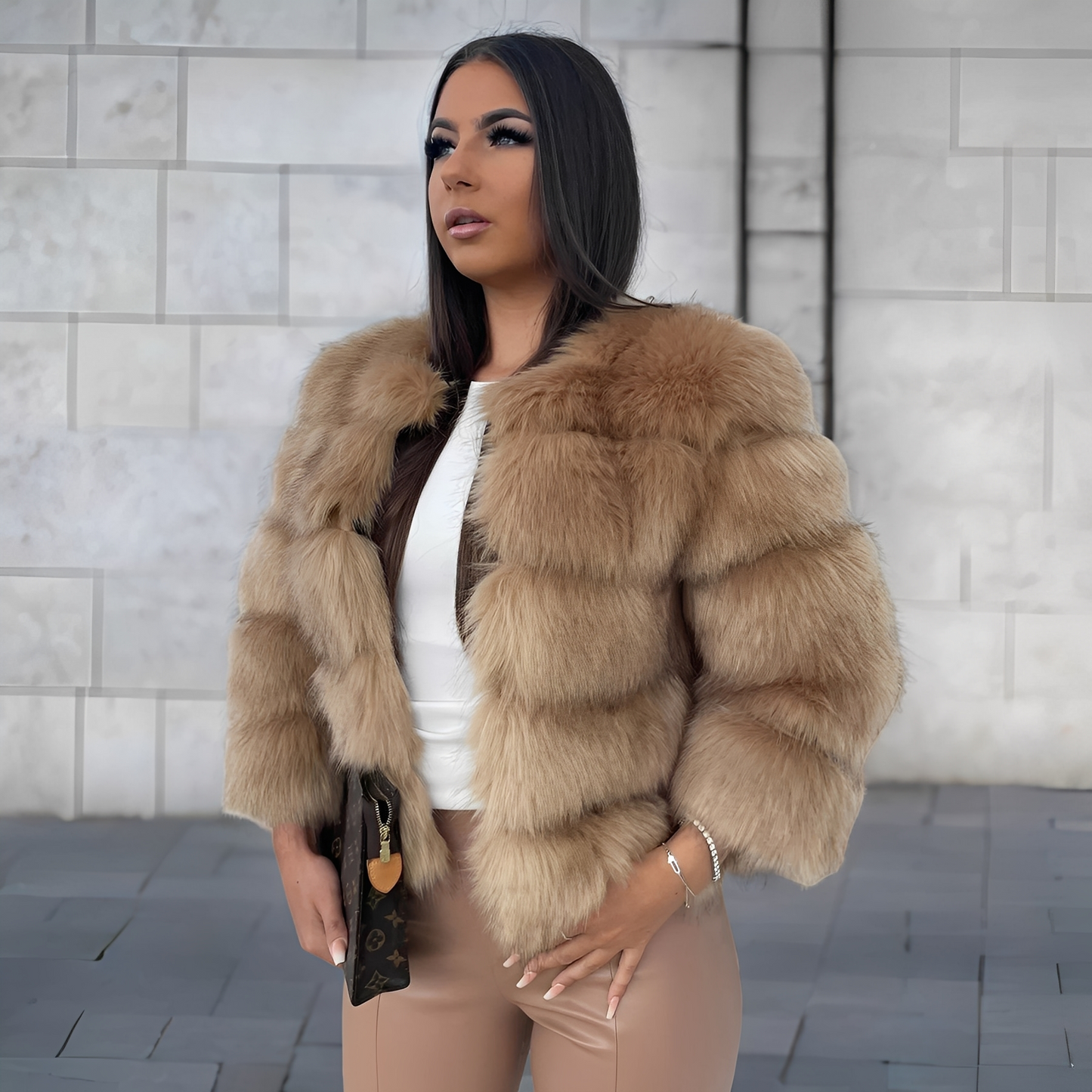 Amelia - Elegant, varm kunstpelsfrakke til damer